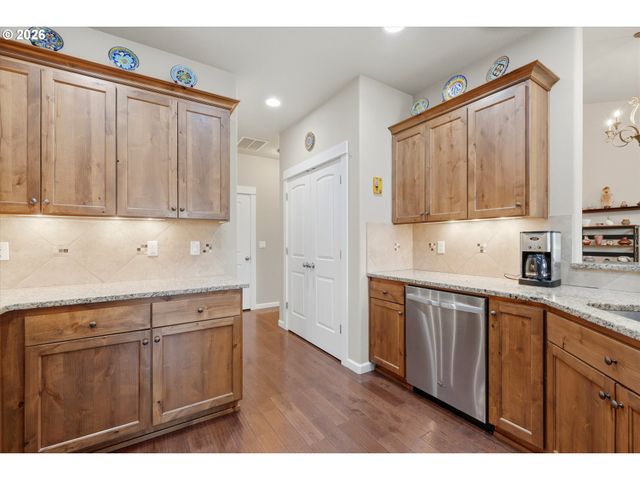 2674 Nw MT ASHLAND Dr, Mc Minnville, OR 97128