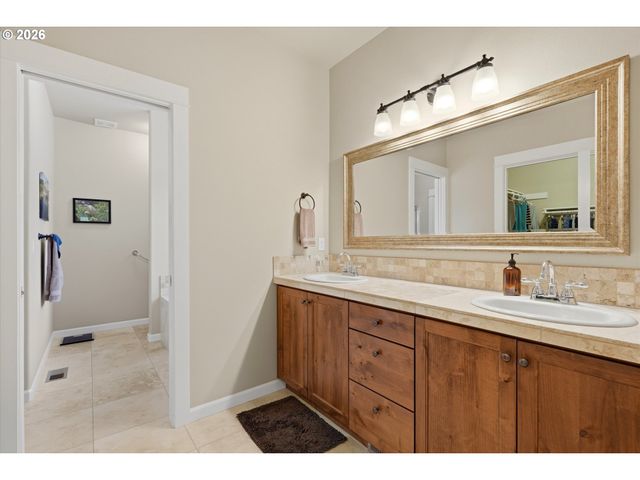 2674 Nw MT ASHLAND Dr, Mc Minnville, OR 97128