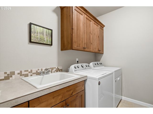 2674 Nw MT ASHLAND Dr, Mc Minnville, OR 97128