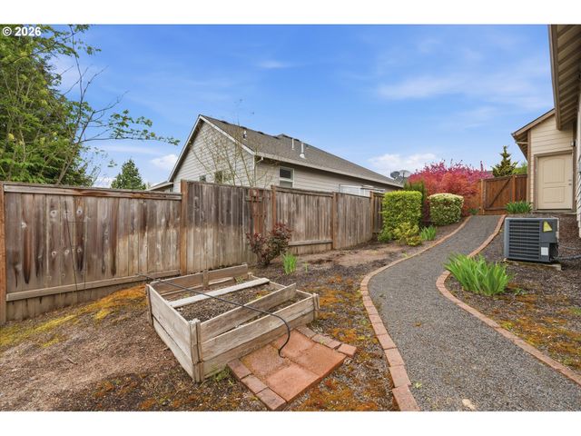 2674 Nw MT ASHLAND Dr, Mc Minnville, OR 97128