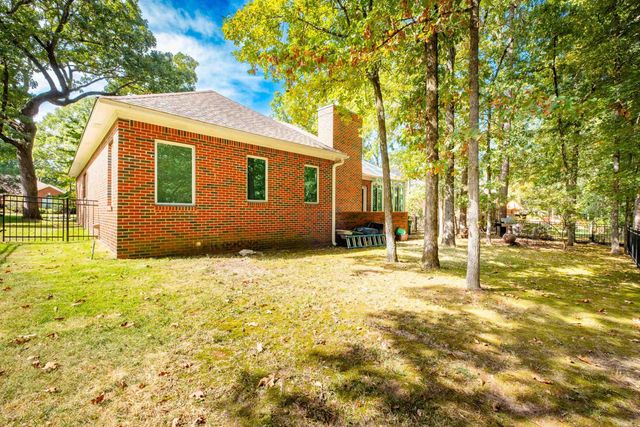 23 Aberdeen Dr, Little Rock, AR 72223