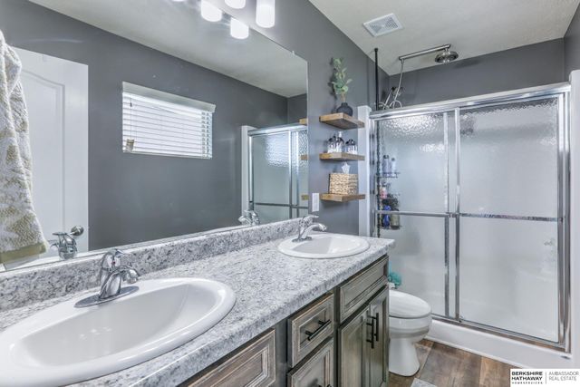 14475 Gilder Avenue, Bennington, NE 68007