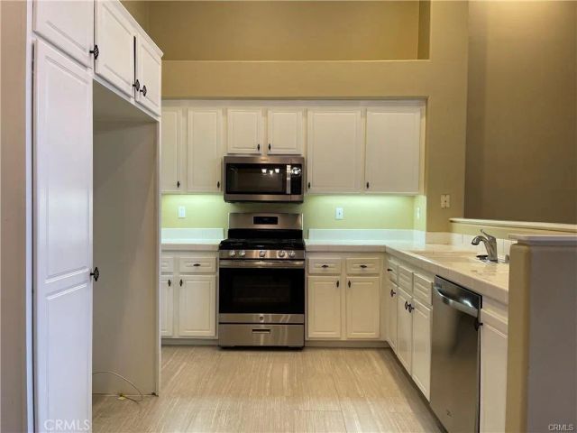 1406 Solvay Aisle, Irvine, CA 92606