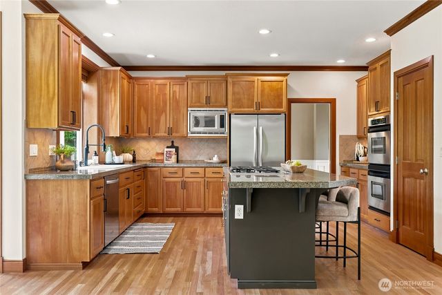 3054 205th Court NE, Sammamish, WA 98074