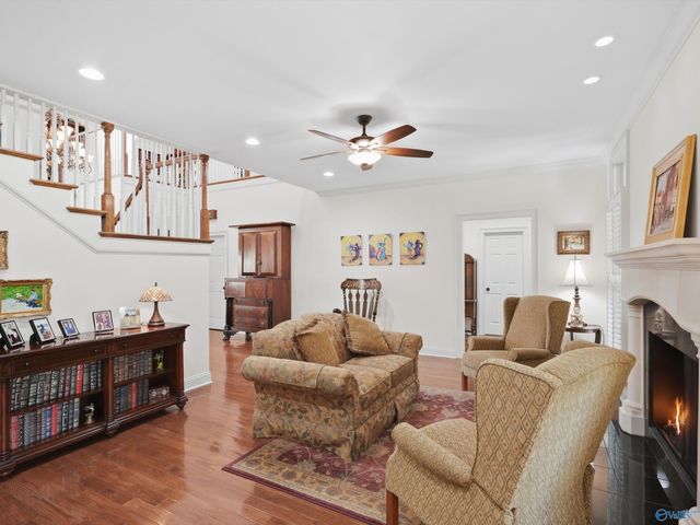 115 Featherstone Lane, Owens Cross Roads, AL 35763
