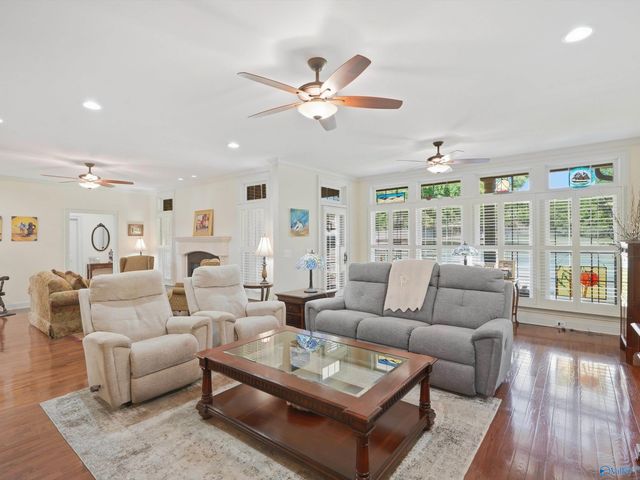 115 Featherstone Lane, Owens Cross Roads, AL 35763