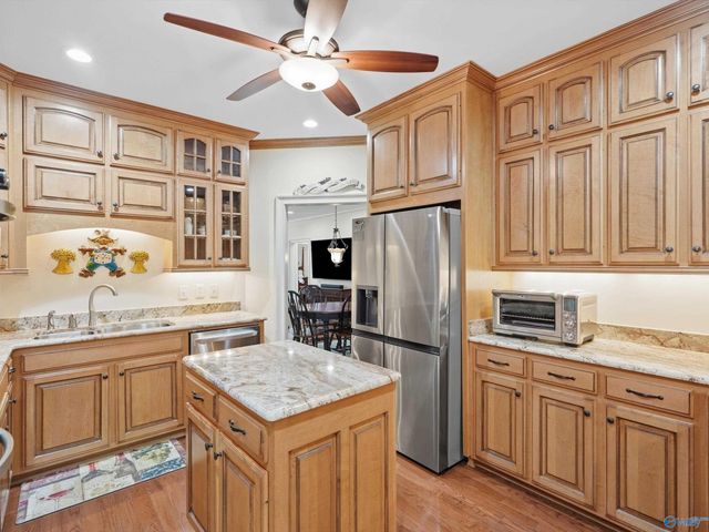 115 Featherstone Lane, Owens Cross Roads, AL 35763
