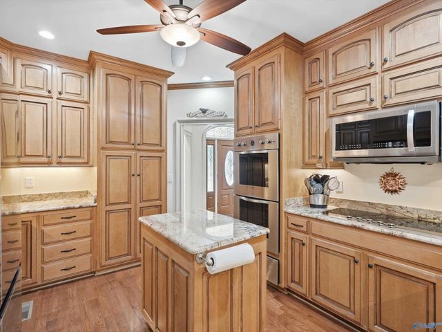 115 Featherstone Lane, Owens Cross Roads, AL 35763