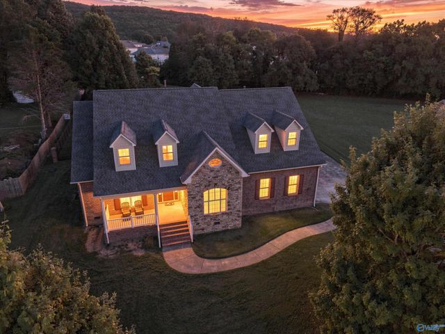 115 Featherstone Lane, Owens Cross Roads, AL 35763