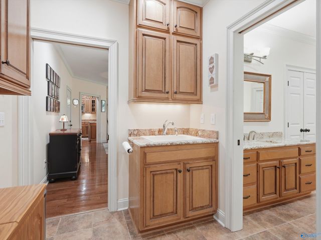 115 Featherstone Lane, Owens Cross Roads, AL 35763