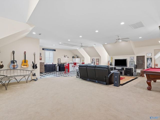 115 Featherstone Lane, Owens Cross Roads, AL 35763