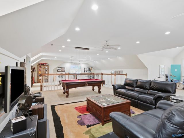 115 Featherstone Lane, Owens Cross Roads, AL 35763