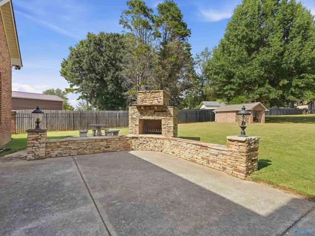 115 Featherstone Lane, Owens Cross Roads, AL 35763