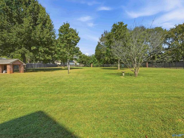 115 Featherstone Lane, Owens Cross Roads, AL 35763