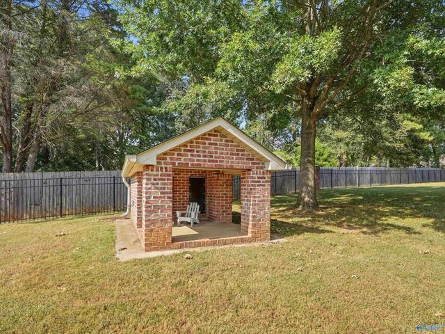 115 Featherstone Lane, Owens Cross Roads, AL 35763