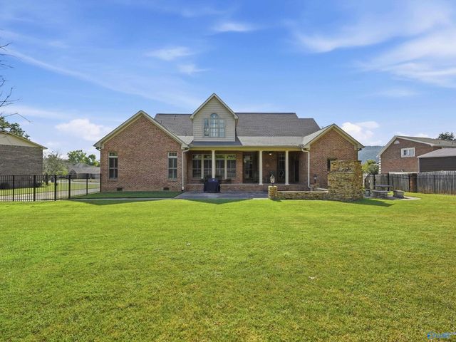 115 Featherstone Lane, Owens Cross Roads, AL 35763