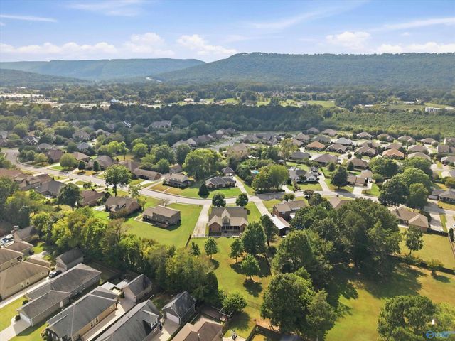 115 Featherstone Lane, Owens Cross Roads, AL 35763