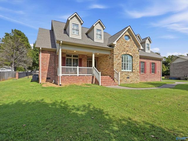 115 Featherstone Lane, Owens Cross Roads, AL 35763