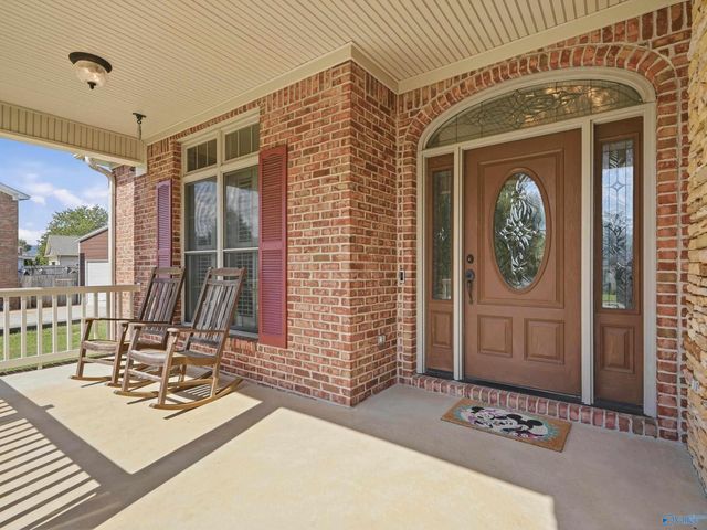 115 Featherstone Lane, Owens Cross Roads, AL 35763