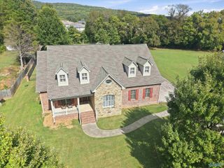 115 Featherstone Lane, Owens Cross Roads, AL 35763