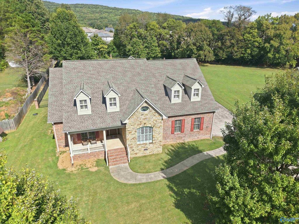 115 Featherstone Lane, Owens Cross Roads, AL 35763