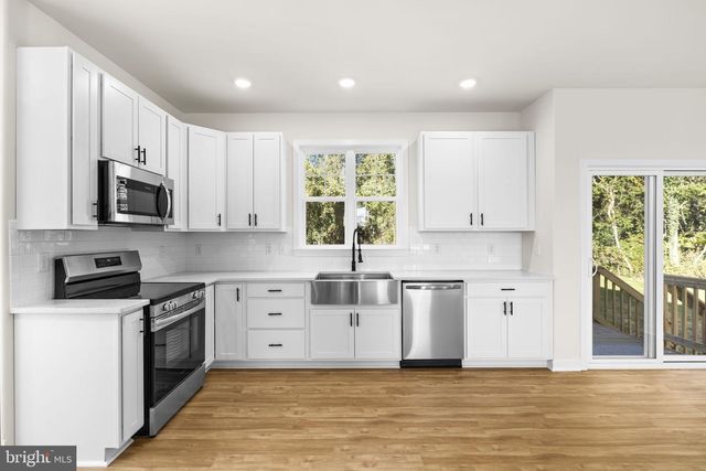 739 LAKEVIEW DR, Colonial Beach, VA 22443