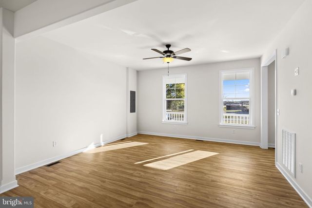 739 LAKEVIEW DR, Colonial Beach, VA 22443