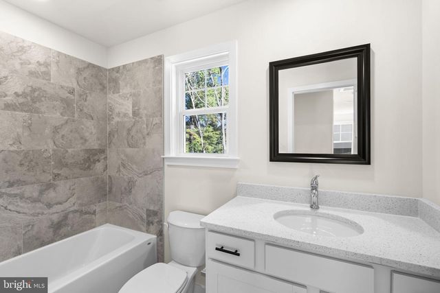 739 LAKEVIEW DR, Colonial Beach, VA 22443