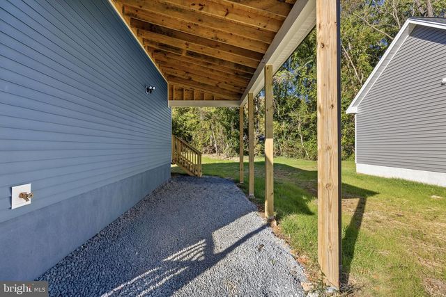 739 LAKEVIEW DR, Colonial Beach, VA 22443