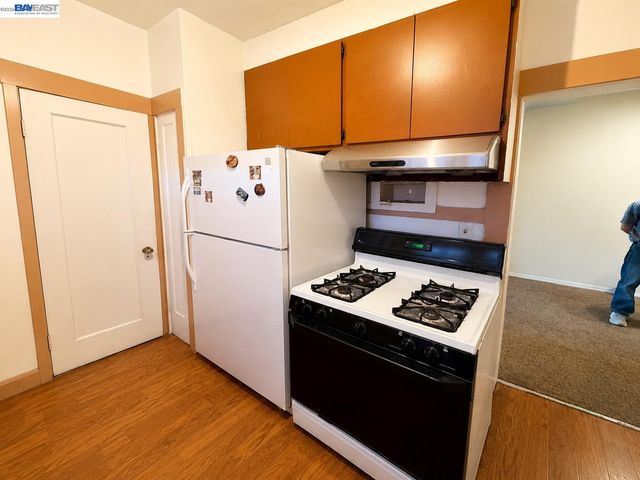 1701 10Th Ave, Oakland, CA 94606