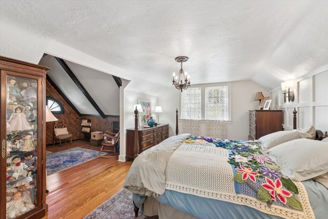 558 Woodlawn Drive, Valparaiso, IN 46385