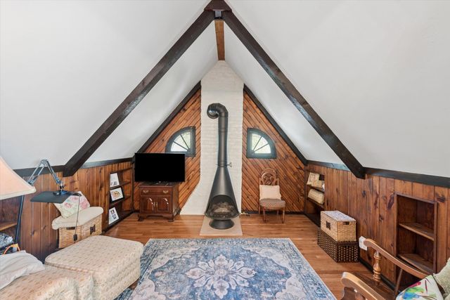 558 Woodlawn Drive, Valparaiso, IN 46385