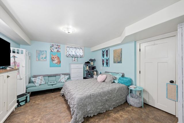 558 Woodlawn Drive, Valparaiso, IN 46385