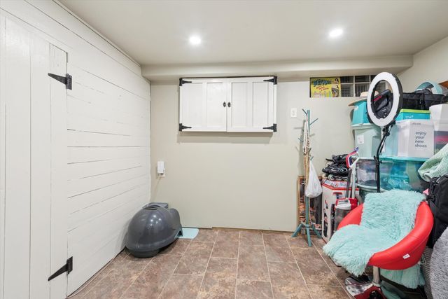 558 Woodlawn Drive, Valparaiso, IN 46385