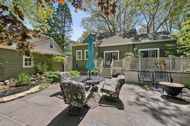 558 Woodlawn Drive, Valparaiso, IN 46385