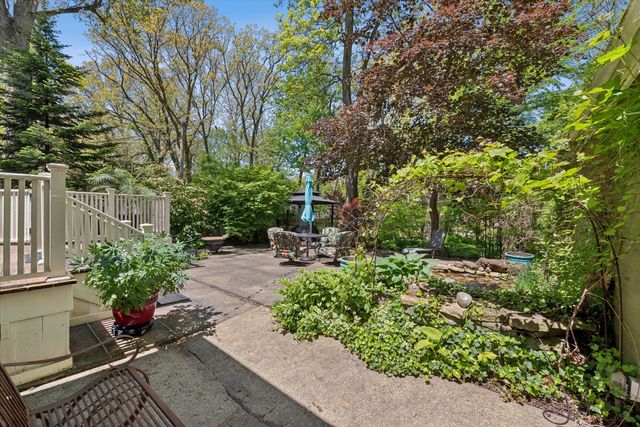 558 Woodlawn Drive, Valparaiso, IN 46385