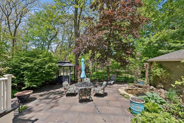 558 Woodlawn Drive, Valparaiso, IN 46385