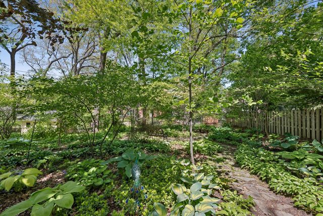 558 Woodlawn Drive, Valparaiso, IN 46385