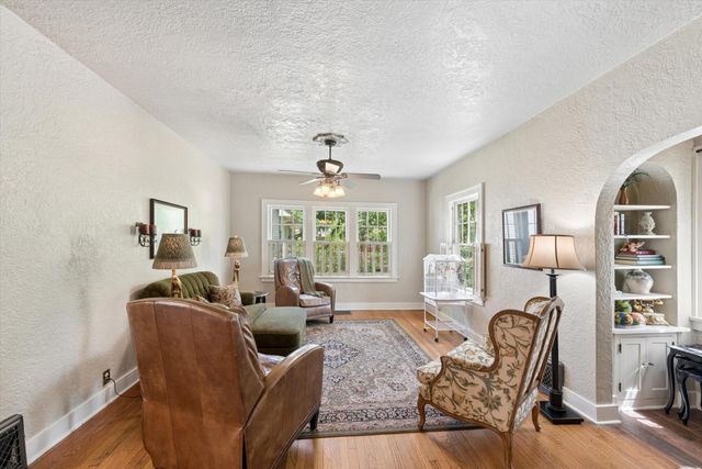558 Woodlawn Drive, Valparaiso, IN 46385