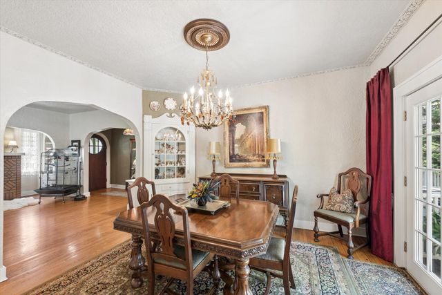 558 Woodlawn Drive, Valparaiso, IN 46385