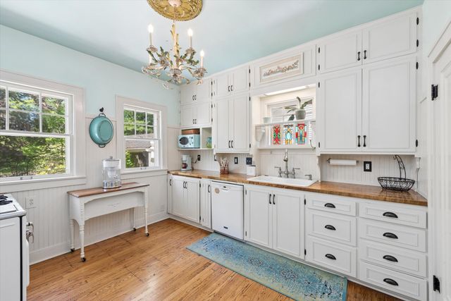 558 Woodlawn Drive, Valparaiso, IN 46385