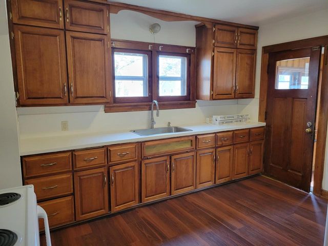 502 W Oakland AVENUE, Port Washington, WI 53074