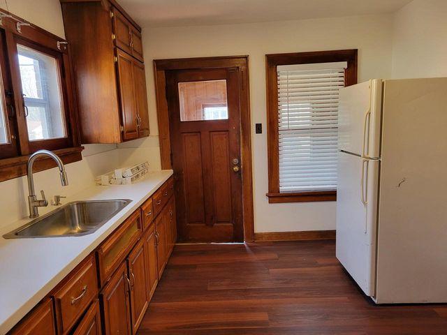 502 W Oakland AVENUE, Port Washington, WI 53074