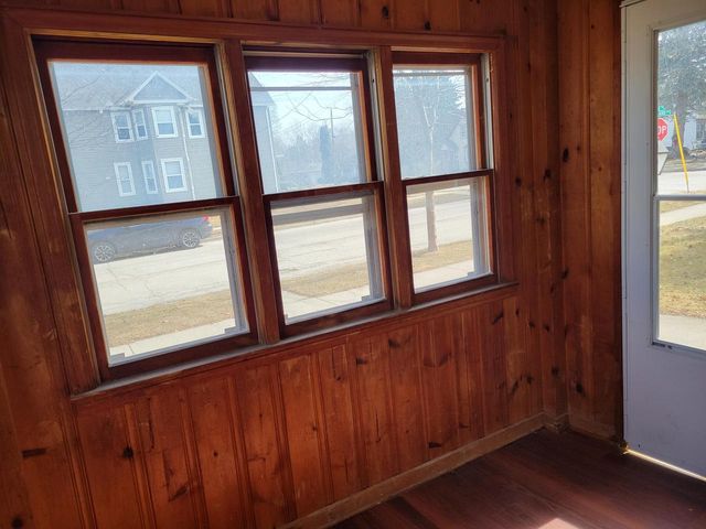 502 W Oakland AVENUE, Port Washington, WI 53074