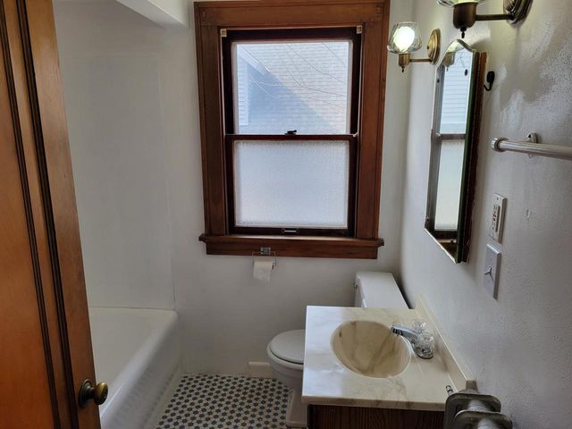 502 W Oakland AVENUE, Port Washington, WI 53074