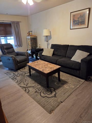 460 Old Town Road 3C, Port Jefferson Station, NY 11776