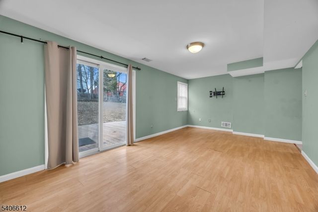 40 Drake Rd, Franklin Twp., NJ 08873