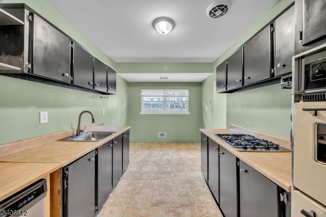 40 Drake Rd, Franklin Twp., NJ 08873