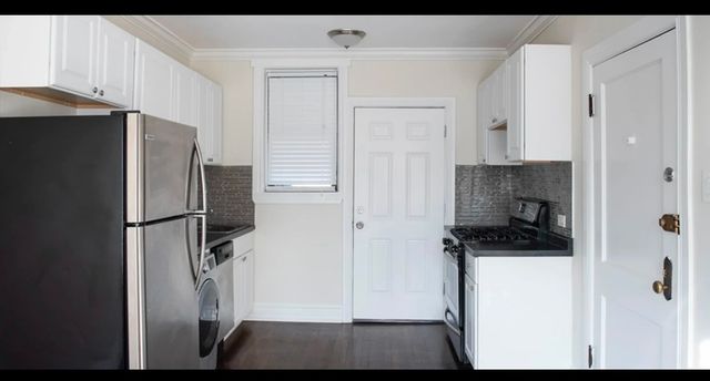 1056 W Lill Avenue 2, Chicago, IL 60614