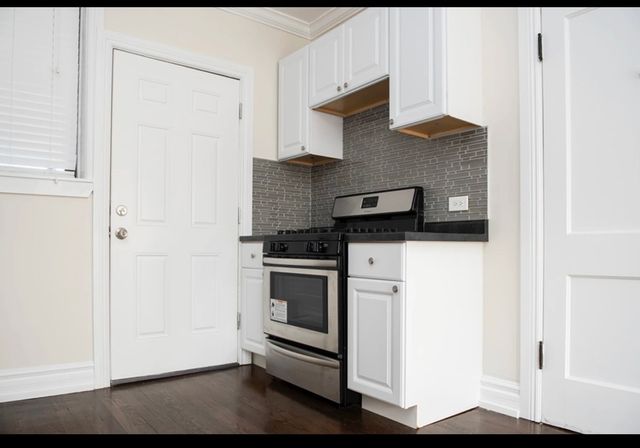 1056 W Lill Avenue 2, Chicago, IL 60614